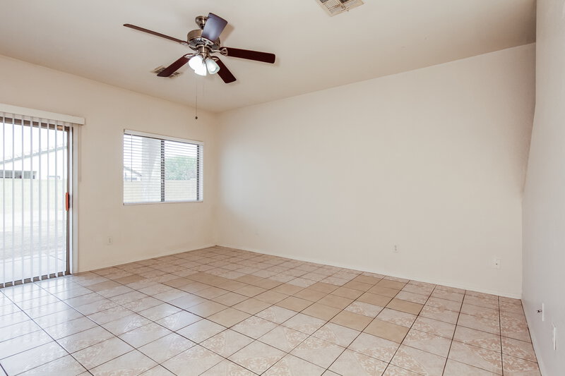 2,195/Mo, 6024 W Southgate Ave Phoenix, AZ 85043 Living Room View
