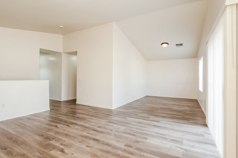 2,195/Mo, 6024 W Southgate Ave Phoenix, AZ 85043 Loft View