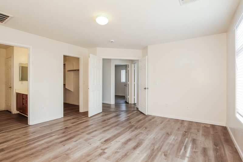 2,195/Mo, 6024 W Southgate Ave Phoenix, AZ 85043 Main Bedroom View