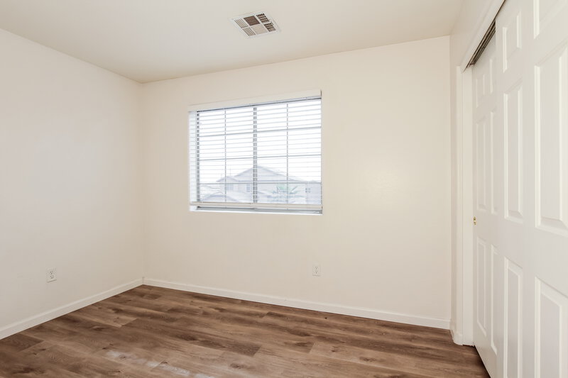 2,195/Mo, 6024 W Southgate Ave Phoenix, AZ 85043 Bedroom View