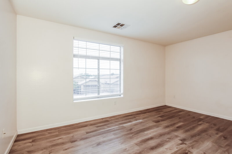 2,195/Mo, 6024 W Southgate Ave Phoenix, AZ 85043 Bedroom View 2