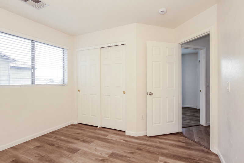 2,195/Mo, 6024 W Southgate Ave Phoenix, AZ 85043 Bedroom View 3