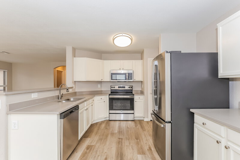 2,395/Mo, 6431 W Crown King Rd Phoenix, AZ 85043 Kitchen View 2