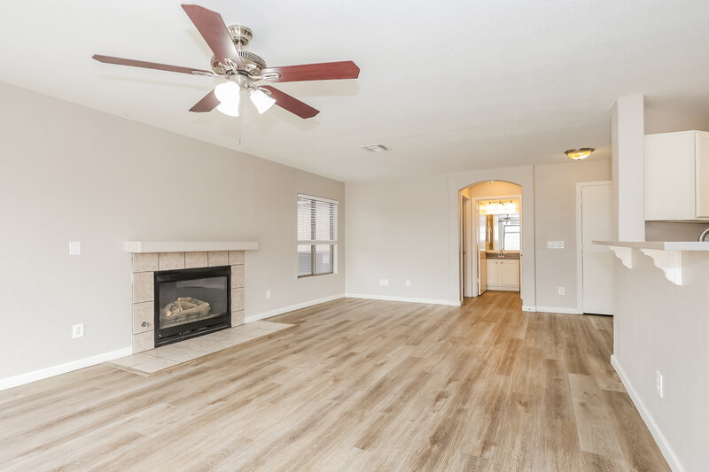 2,395/Mo, 6431 W Crown King Rd Phoenix, AZ 85043 Family Room View 2