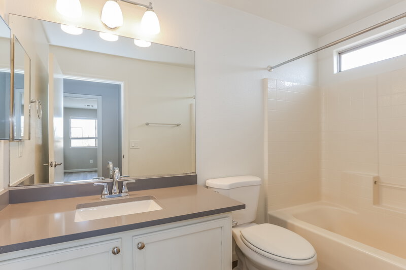 2,395/Mo, 6431 W Crown King Rd Phoenix, AZ 85043 Bathroom View