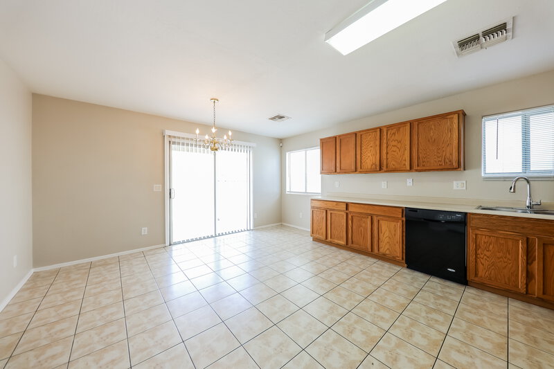 2,165/Mo, 7222 S 37th Dr Phoenix, AZ 85041 Kitchen View