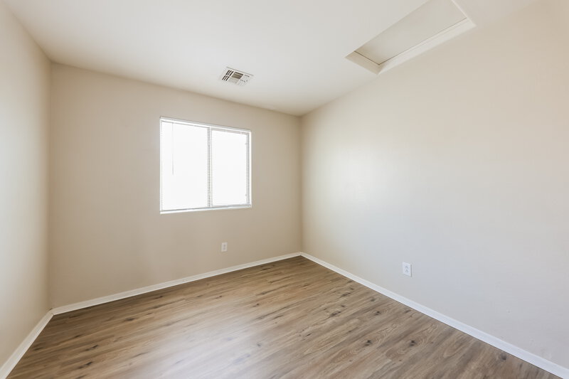 2,165/Mo, 7222 S 37th Dr Phoenix, AZ 85041 Bedroom View 2