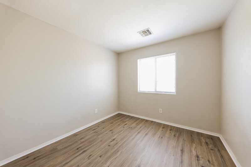 2,165/Mo, 7222 S 37th Dr Phoenix, AZ 85041 Bedroom View 3