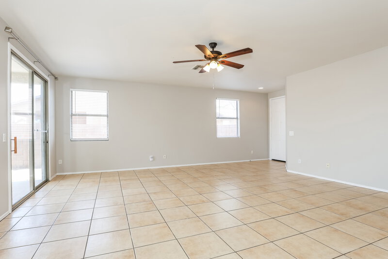 1,995/Mo, 7805 S 68th Dr Laveen, AZ 85339 Living Room View 2