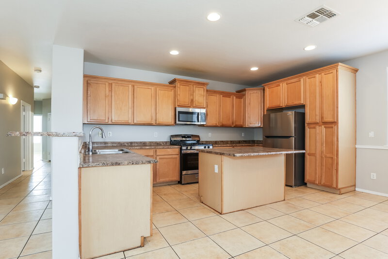 1,995/Mo, 7805 S 68th Dr Laveen, AZ 85339 Kitchen View