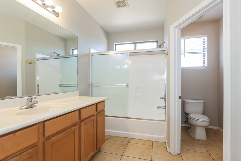 1,995/Mo, 7805 S 68th Dr Laveen, AZ 85339 Main Bathroom View 2
