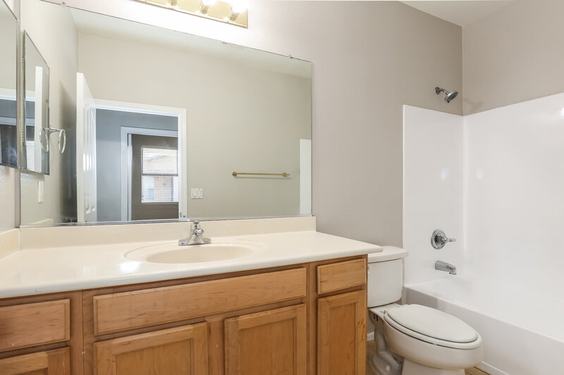 1,995/Mo, 7805 S 68th Dr Laveen, AZ 85339 Bathroom View