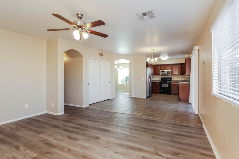 2,550/Mo, 7816 S 48th Dr Laveen, AZ 85339 Family Room View 2