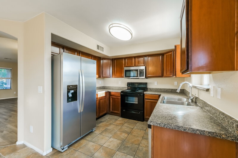 2,520/Mo, 7816 S 48th Dr Laveen, AZ 85339 Kitchen View