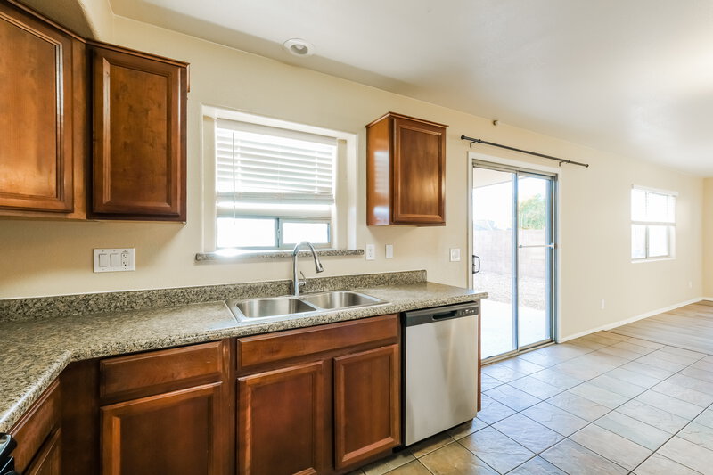 2,520/Mo, 7816 S 48th Dr Laveen, AZ 85339 Kitchen View 2
