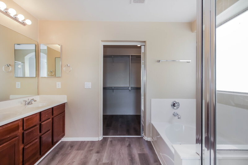 2,550/Mo, 7816 S 48th Dr Laveen, AZ 85339 Main Bathroom View