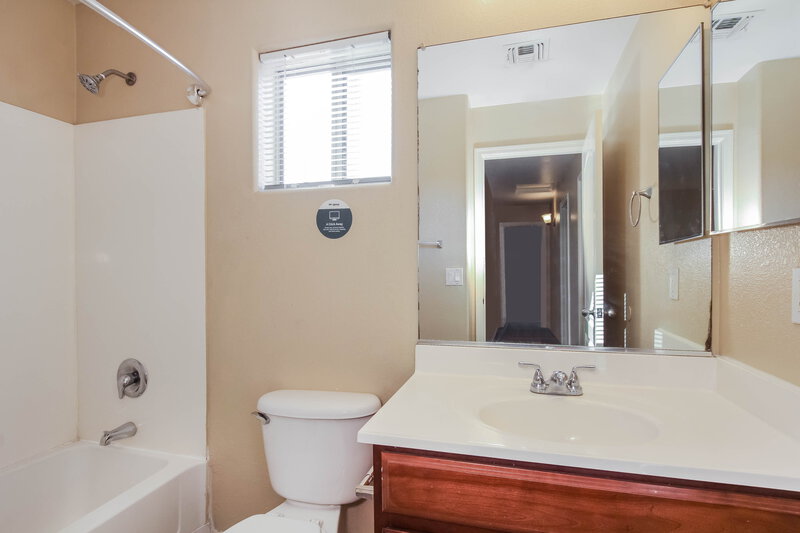 2,550/Mo, 7816 S 48th Dr Laveen, AZ 85339 Bathroom View