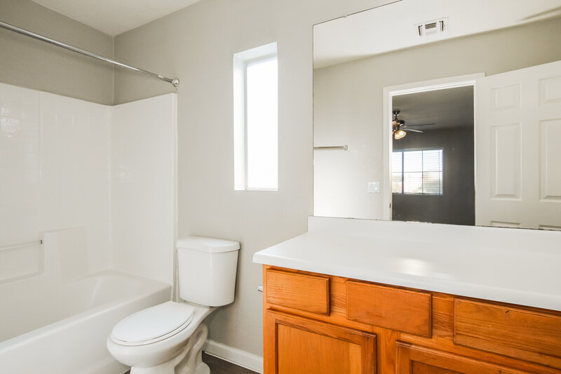 1,885/Mo, 8345 W Hughes Dr Tolleson, AZ 85353 Main Bathroom View
