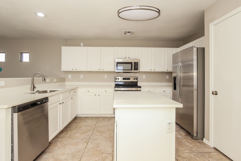 2,565/Mo, 8435 W Hughes Dr Tolleson, AZ 85353 Kitchen View