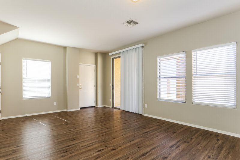 2,185/Mo, 8550 N 63rd Dr Glendale, AZ 85302 Living Room View