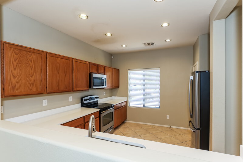 2,185/Mo, 8550 N 63rd Dr Glendale, AZ 85302 Kitchen View