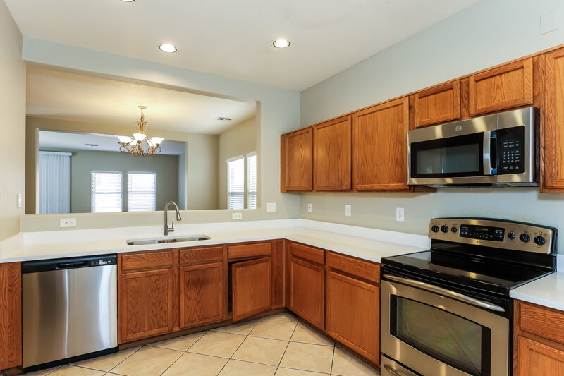 2,185/Mo, 8550 N 63rd Dr Glendale, AZ 85302 Kitchen View 2