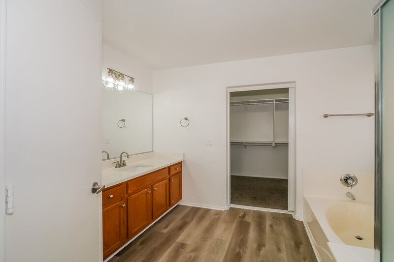 2,265/Mo, 8622 S 50th Ln Laveen, AZ 85339 Main Bathroom View