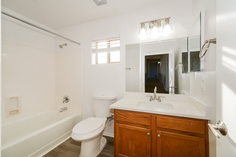 2,265/Mo, 8622 S 50th Ln Laveen, AZ 85339 Bathroom View