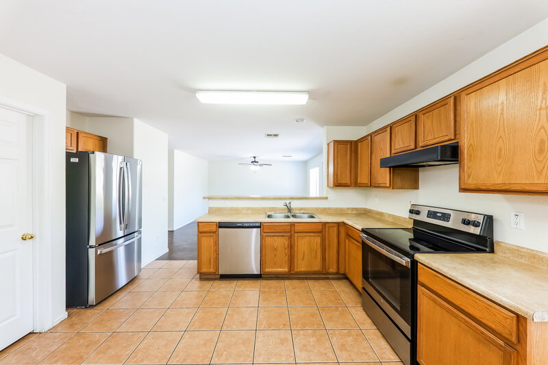 2,200/Mo, 8636 W Miami St Tolleson, AZ 85353 Kitchen View 2