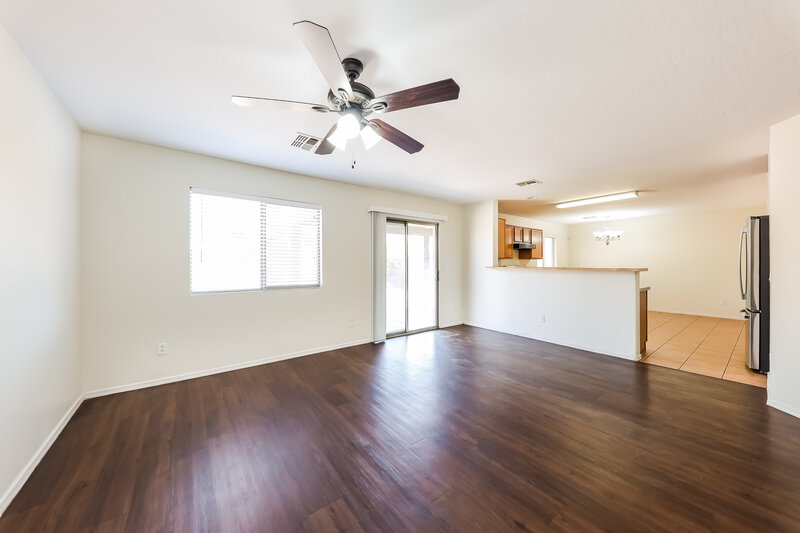 2,200/Mo, 8636 W Miami St Tolleson, AZ 85353 Family Room View 2