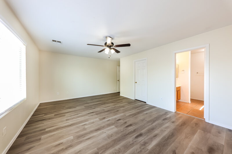 2,200/Mo, 8636 W Miami St Tolleson, AZ 85353 Main Bedroom View 2