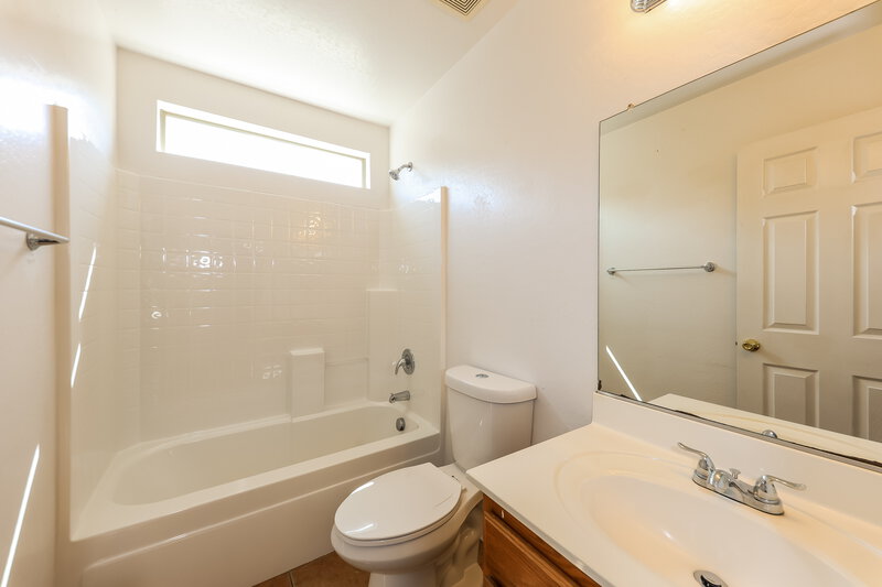 2,200/Mo, 8636 W Miami St Tolleson, AZ 85353 Bathroom View