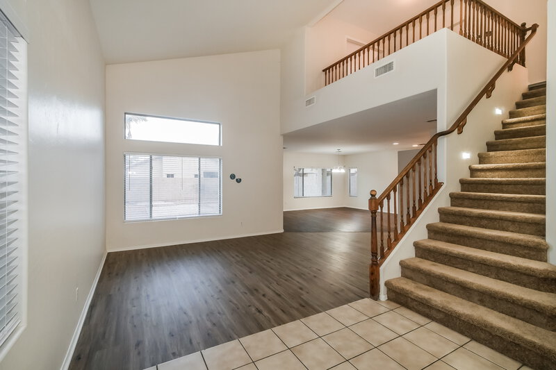 2,135/Mo, 8816 W Gibson Ln Tolleson, AZ 85353 Foyer View
