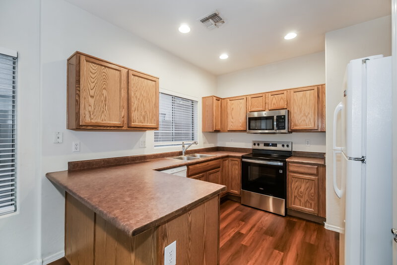 2,135/Mo, 8816 W Gibson Ln Tolleson, AZ 85353 Kitchen View