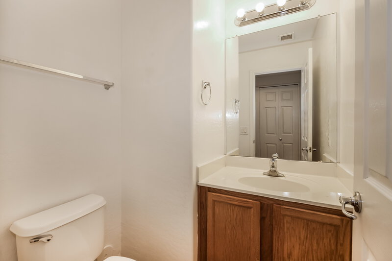 2,135/Mo, 8816 W Gibson Ln Tolleson, AZ 85353 Bathroom View 2