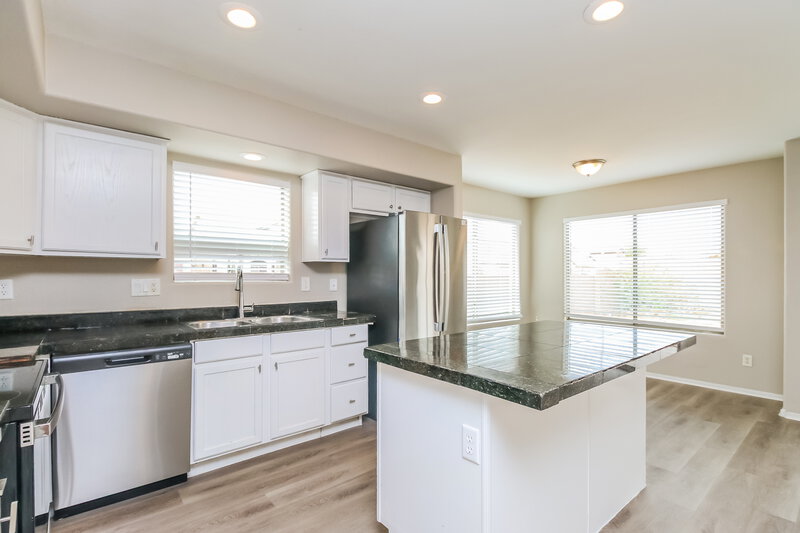 2,100/Mo, 9216 W Globe Ave Tolleson, AZ 85353 Dining Room View