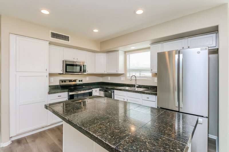 2,100/Mo, 9216 W Globe Ave Tolleson, AZ 85353 Kitchen View