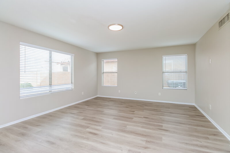 2,100/Mo, 9216 W Globe Ave Tolleson, AZ 85353 Family Room View