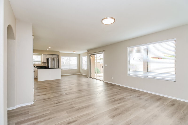 2,100/Mo, 9216 W Globe Ave Tolleson, AZ 85353 Family Room View 2