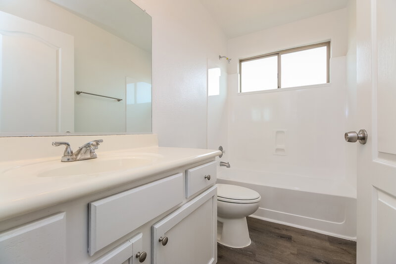 2,100/Mo, 9216 W Globe Ave Tolleson, AZ 85353 Bathroom View