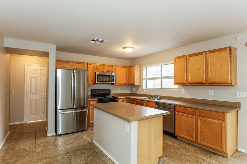 2,205/Mo, 9415 W Virginia Ave Phoenix, AZ 85037 Kitchen View