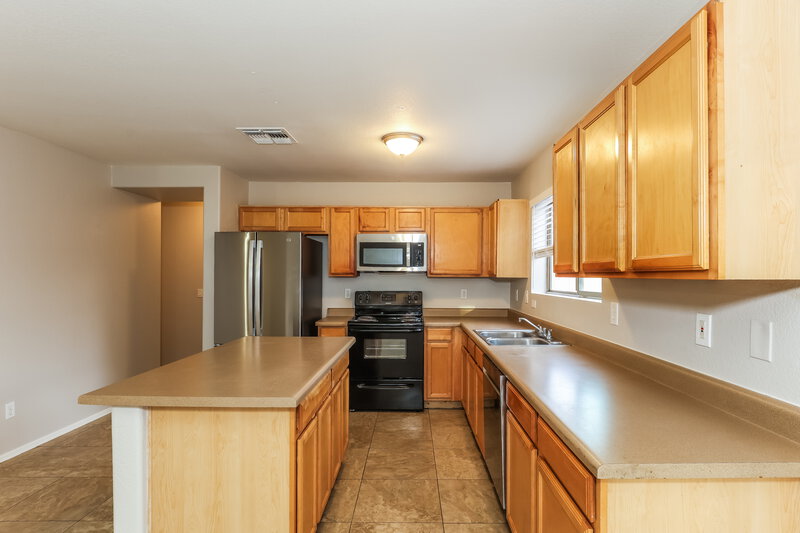 2,205/Mo, 9415 W Virginia Ave Phoenix, AZ 85037 Kitchen View 2