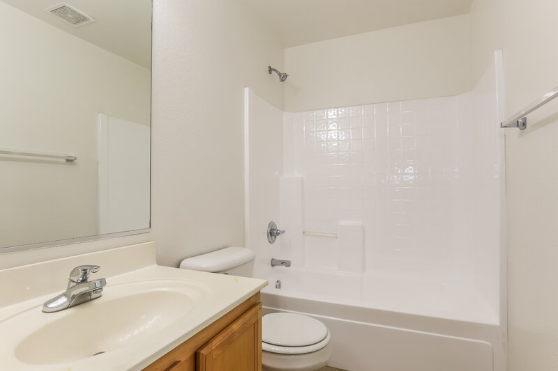 2,205/Mo, 9415 W Virginia Ave Phoenix, AZ 85037 Bathroom View