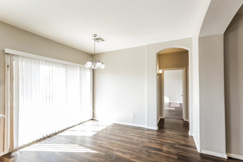 1,825/Mo, 9735 W Horse Thief Pass Tolleson, AZ 85353 Dining Room View 2
