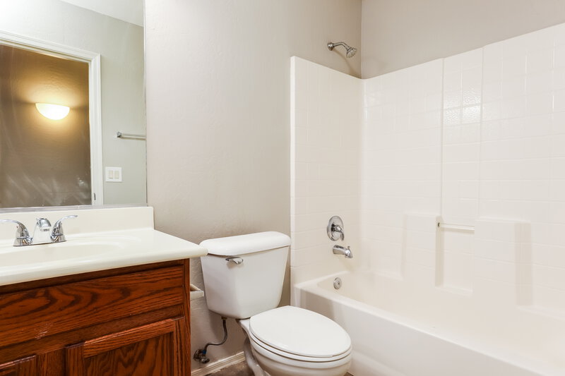 1,940/Mo, 9742 W Riverside Ave Tolleson, AZ 85353 Bathroom View