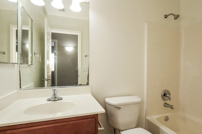 1,910/Mo, 9819 W Riverside Ave Tolleson, AZ 85353 Bathroom View