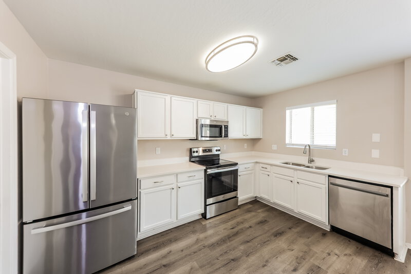 2,130/Mo, 3123 W Alta Vista Rd Phoenix, AZ 85041 Kitchen View 2