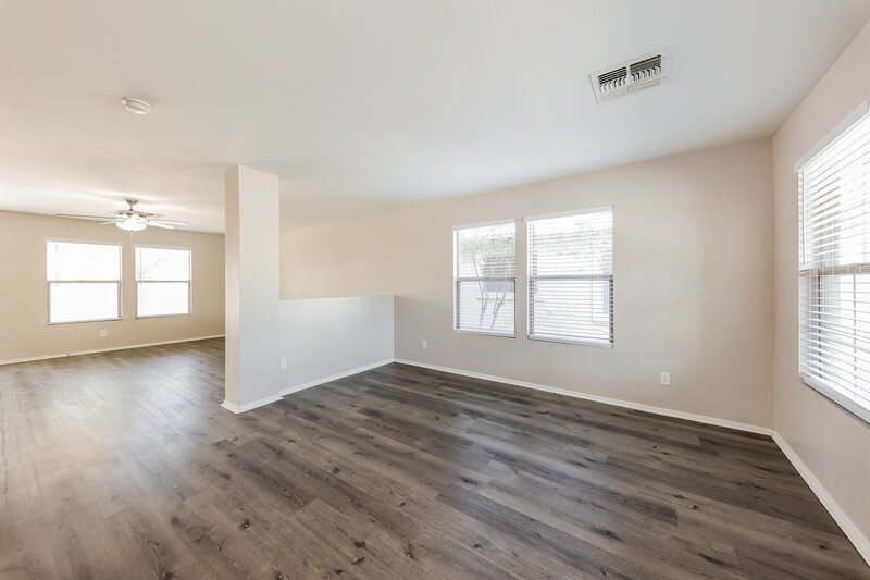 2,130/Mo, 3123 W Alta Vista Rd Phoenix, AZ 85041 Family Room View