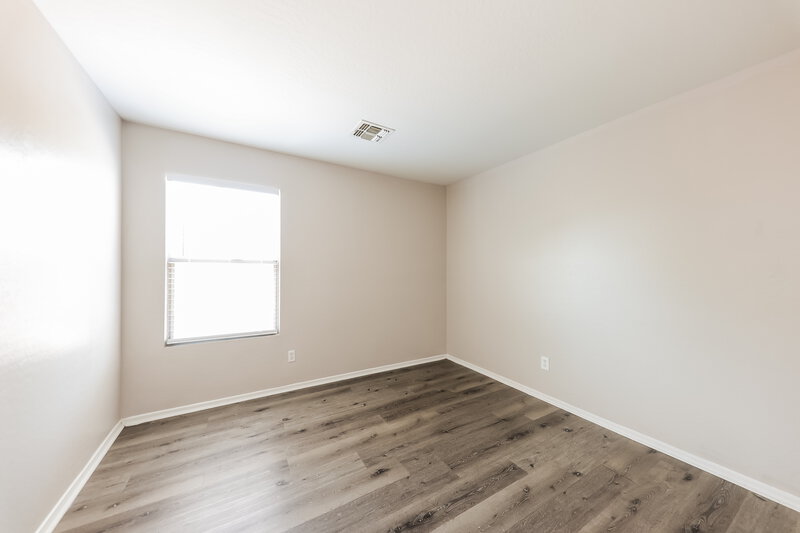 2,130/Mo, 3123 W Alta Vista Rd Phoenix, AZ 85041 Bedroom View