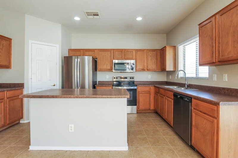 2,615/Mo, 9125 W Raymond St Tolleson, AZ 85353 Kitchen View